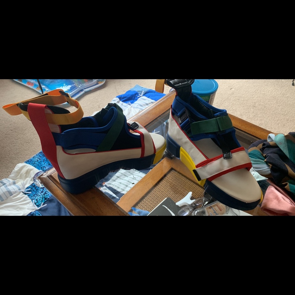 Size 8.5 womens shoes